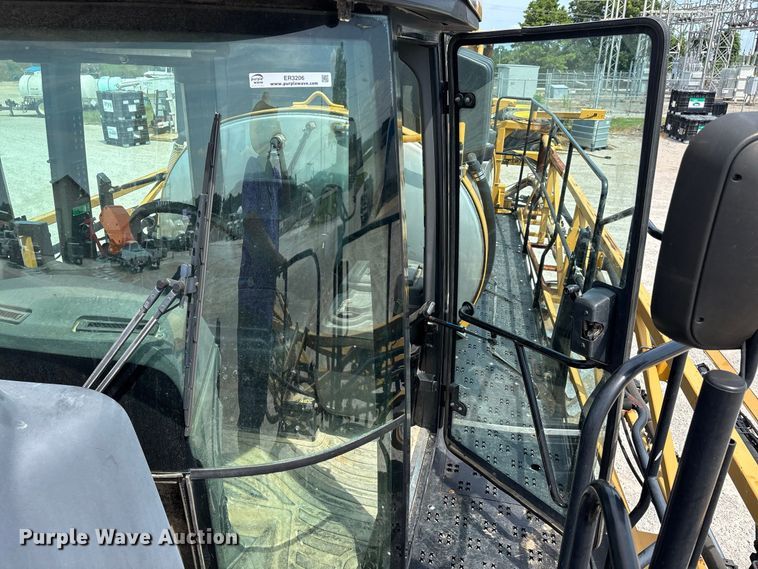 image for item ER3206 2014 Rogator RG1100 sprayer