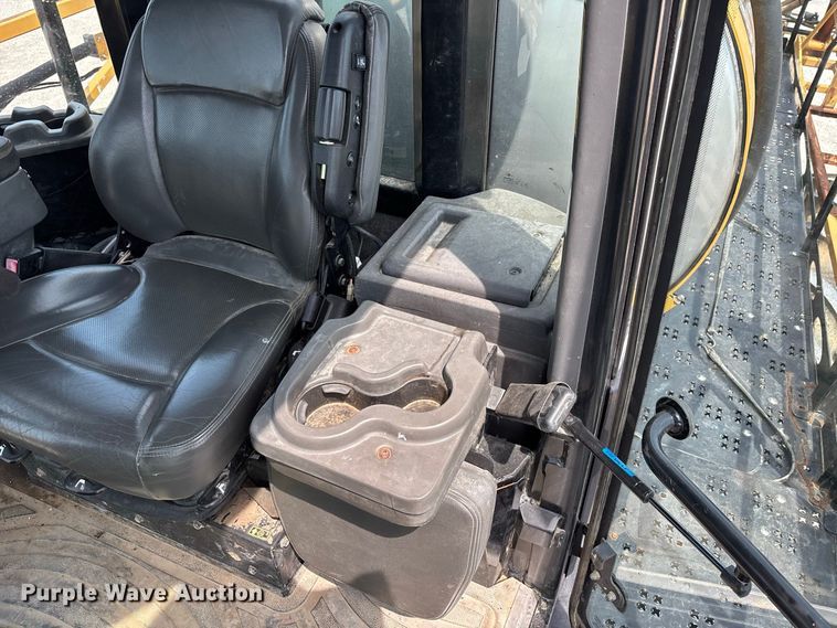 image for item ER3206 2014 Rogator RG1100 sprayer