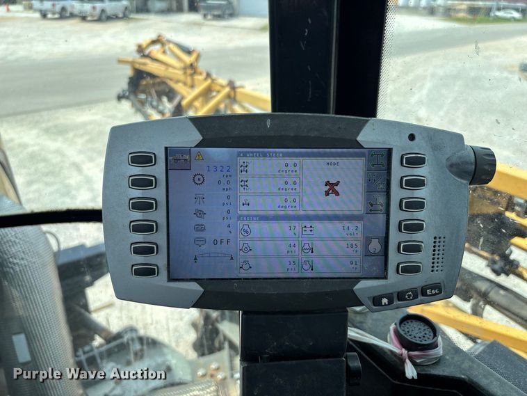 image for item ER3206 2014 Rogator RG1100 sprayer