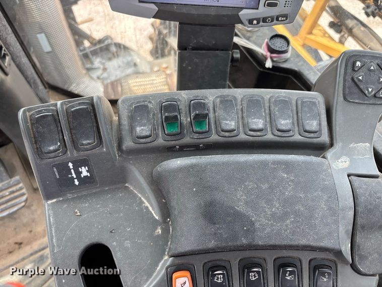 image for item ER3206 2014 Rogator RG1100 sprayer