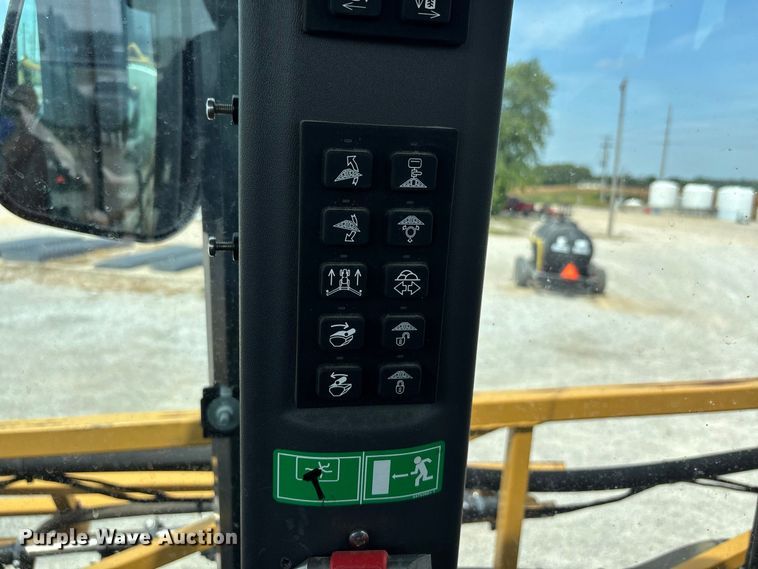 image for item ER3206 2014 Rogator RG1100 sprayer