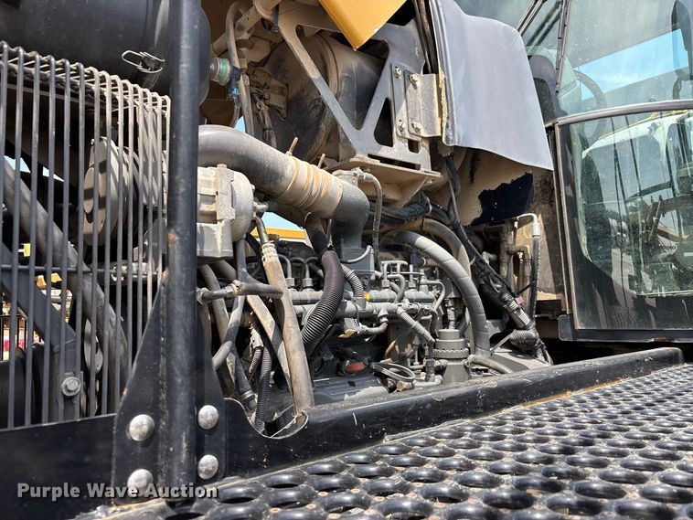 image for item ER3206 2014 Rogator RG1100 sprayer