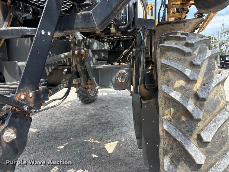 image for item ER3206 2014 Rogator RG1100 sprayer