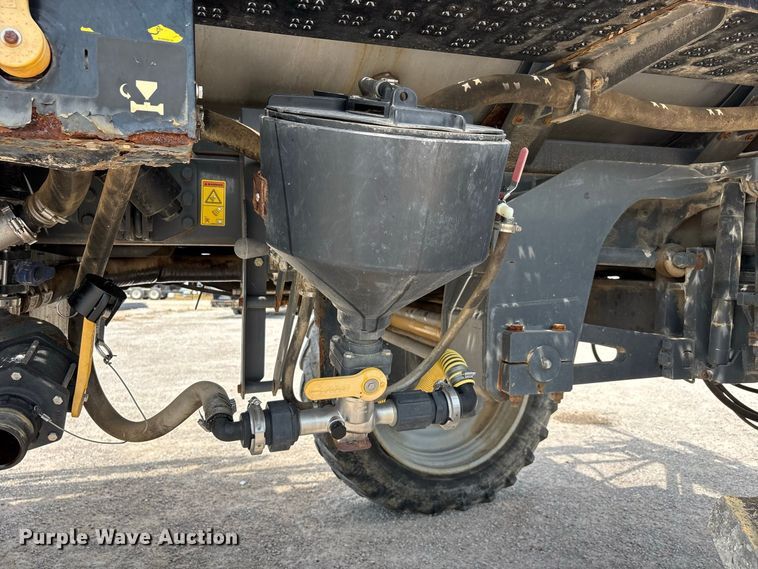 image for item ER3206 2014 Rogator RG1100 sprayer