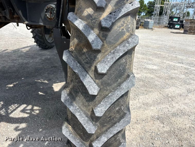 image for item ER3206 2014 Rogator RG1100 sprayer