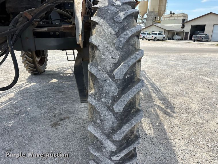image for item ER3206 2014 Rogator RG1100 sprayer
