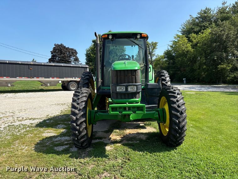image for item ER3212 2011 John Deere 7330 MFWD tractor