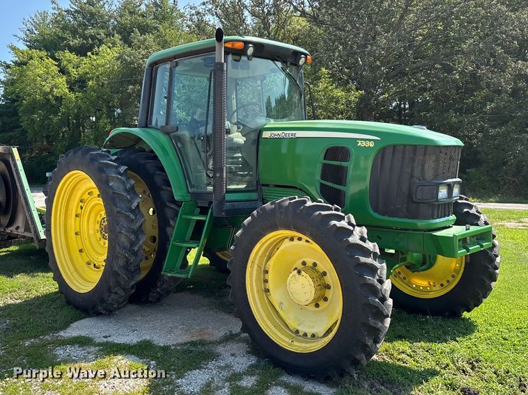 image for item ER3212 2011 John Deere 7330 MFWD tractor