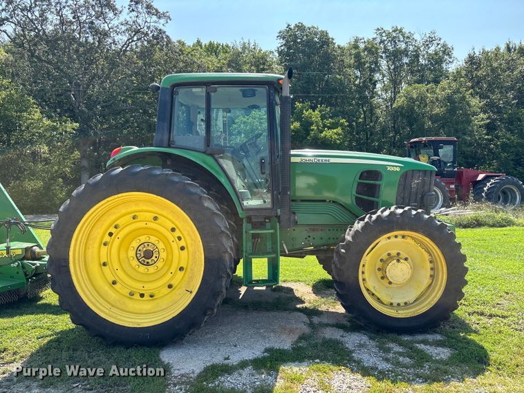 image for item ER3212 2011 John Deere 7330 MFWD tractor