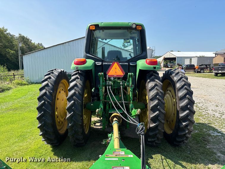 image for item ER3212 2011 John Deere 7330 MFWD tractor