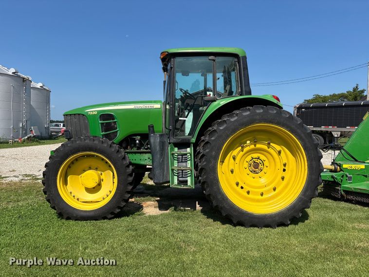 image for item ER3212 2011 John Deere 7330 MFWD tractor