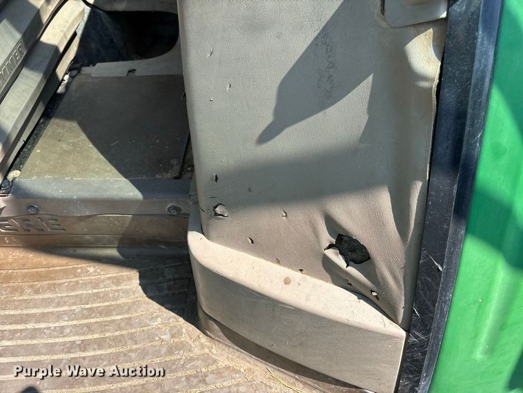 image for item ER3212 2011 John Deere 7330 MFWD tractor