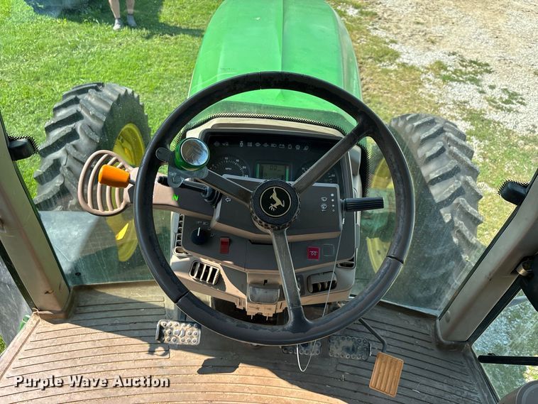 image for item ER3212 2011 John Deere 7330 MFWD tractor
