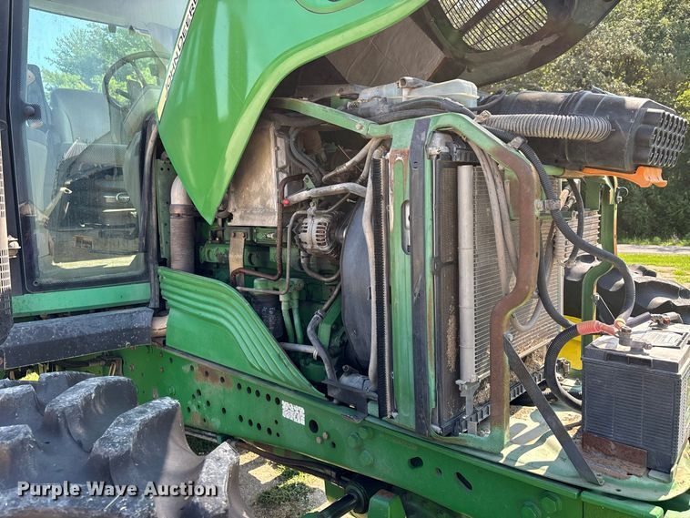 image for item ER3212 2011 John Deere 7330 MFWD tractor