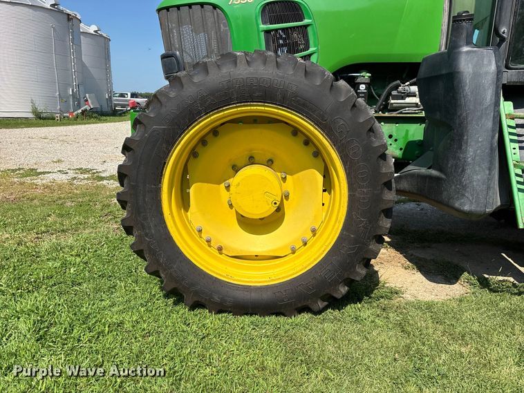 image for item ER3212 2011 John Deere 7330 MFWD tractor