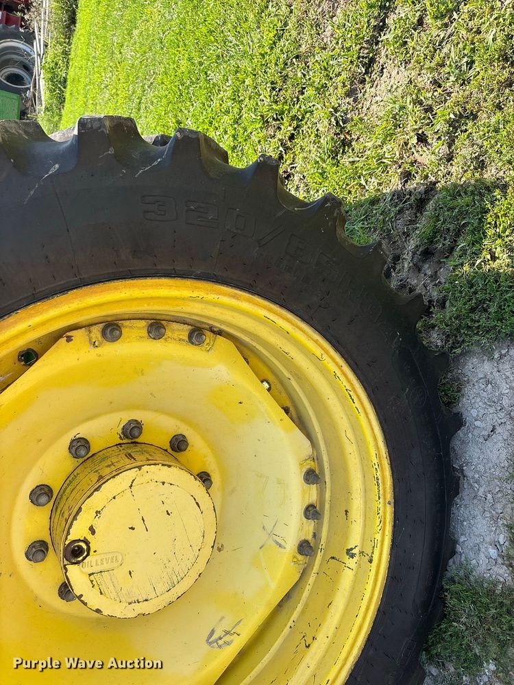 image for item ER3212 2011 John Deere 7330 MFWD tractor