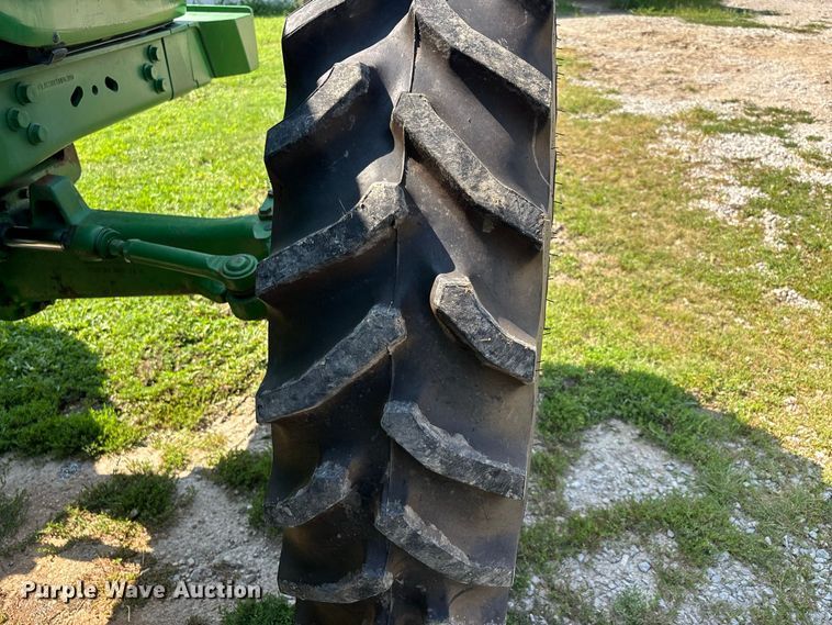 image for item ER3212 2011 John Deere 7330 MFWD tractor