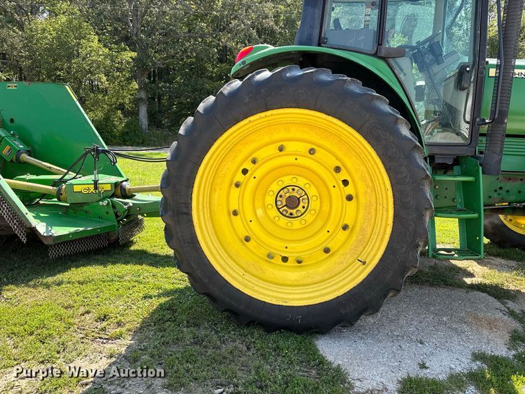 image for item ER3212 2011 John Deere 7330 MFWD tractor