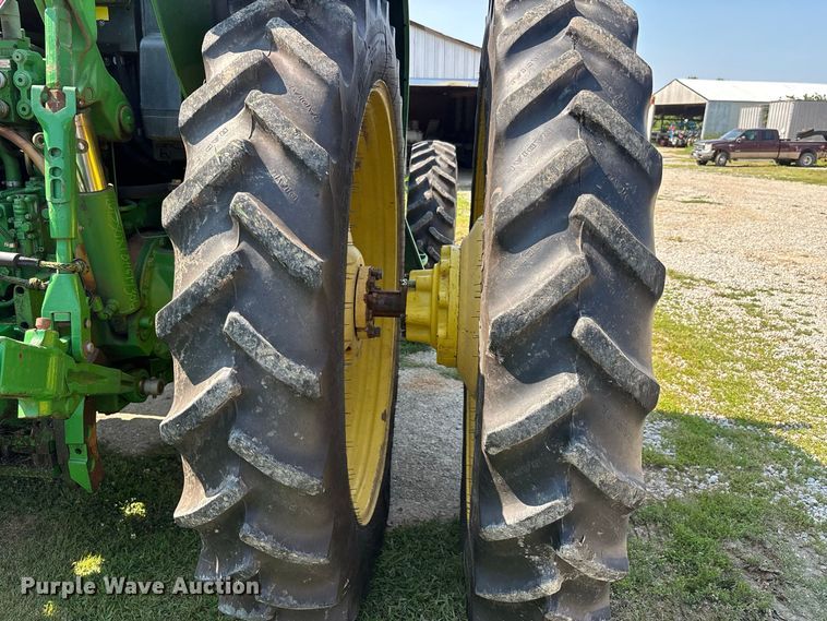 image for item ER3212 2011 John Deere 7330 MFWD tractor