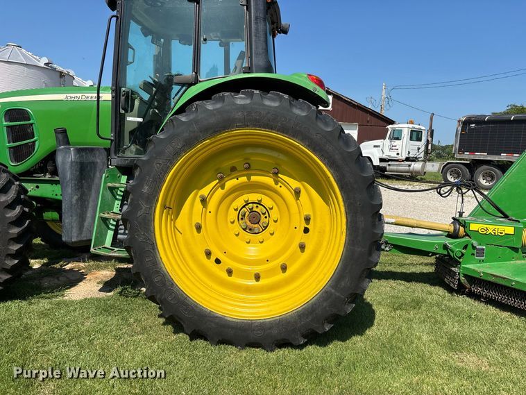 image for item ER3212 2011 John Deere 7330 MFWD tractor