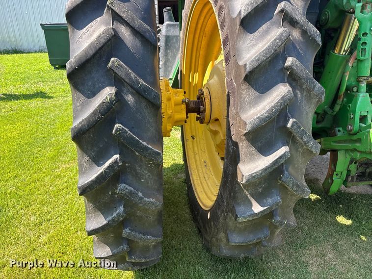 image for item ER3212 2011 John Deere 7330 MFWD tractor