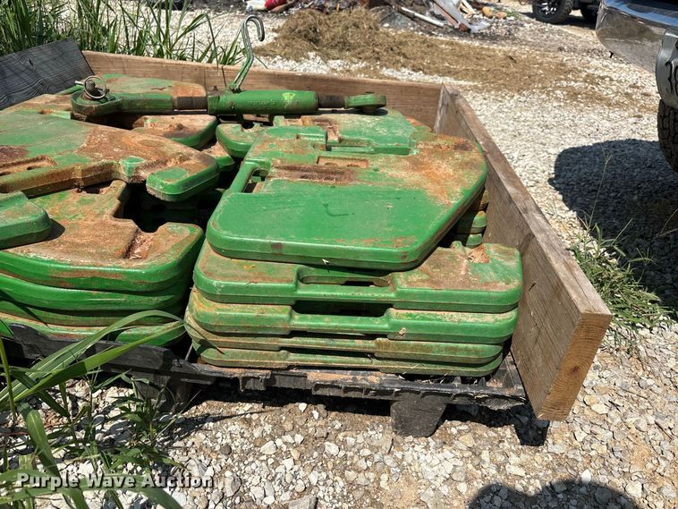 image for item ER3212 2011 John Deere 7330 MFWD tractor
