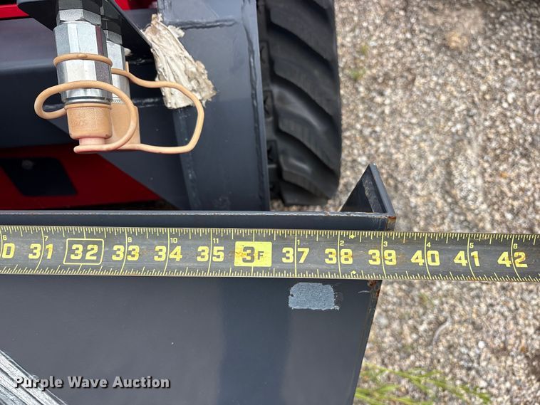 image for item ET0182 2024 Erie SCL850 compact utility loader