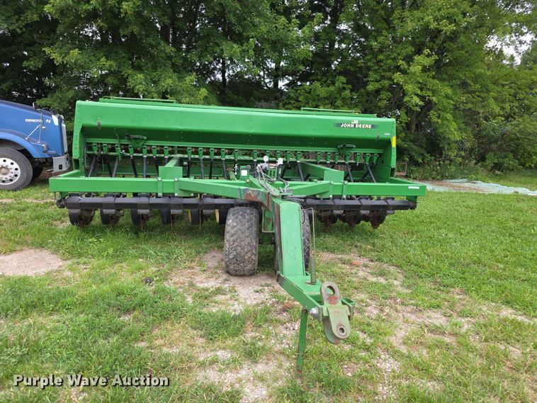 image for item EV2433 1995 John Deere 750 grain drill
