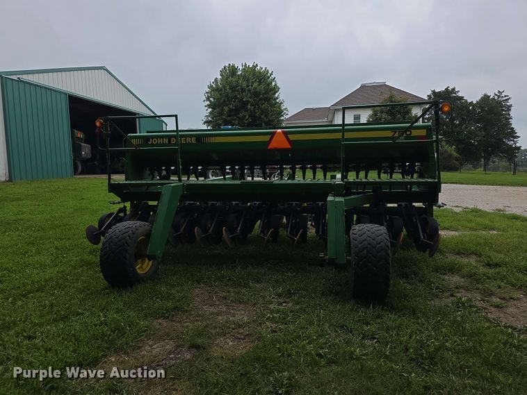 image for item EV2433 1995 John Deere 750 grain drill
