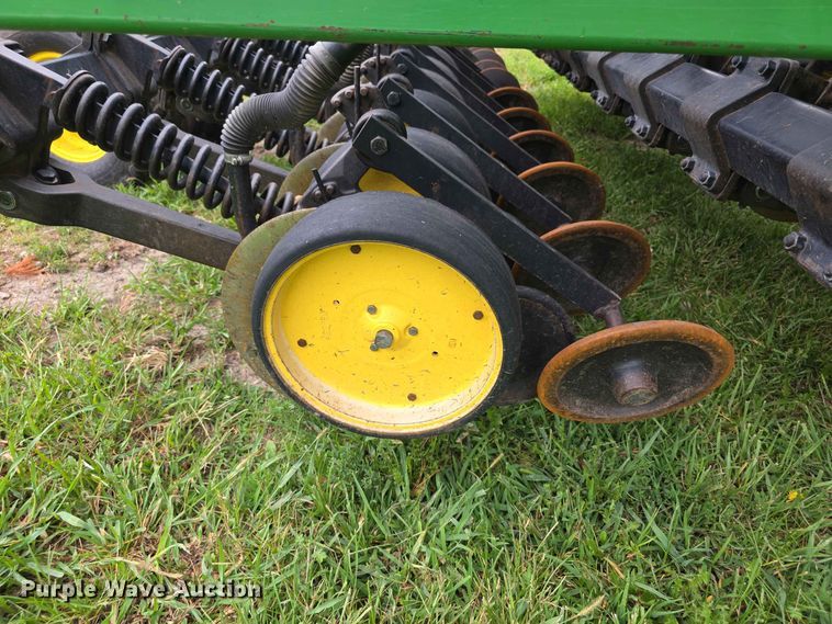 image for item EV2433 1995 John Deere 750 grain drill