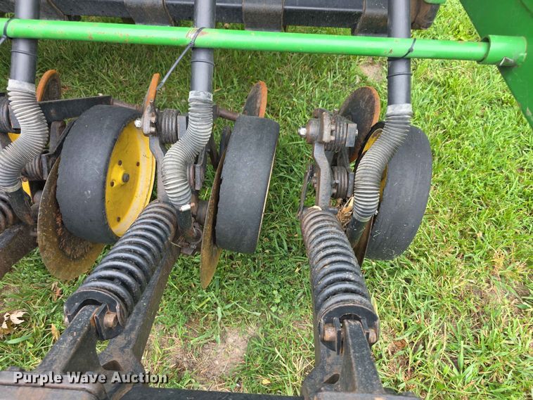 image for item EV2433 1995 John Deere 750 grain drill