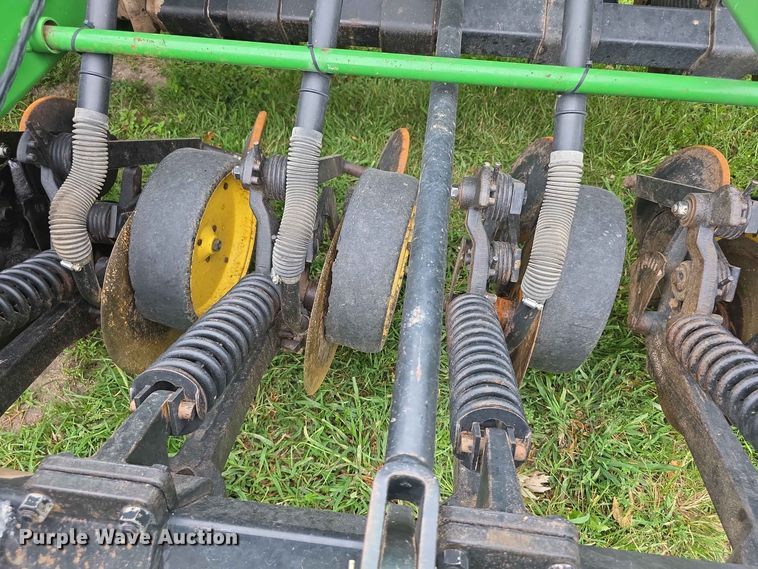 image for item EV2433 1995 John Deere 750 grain drill