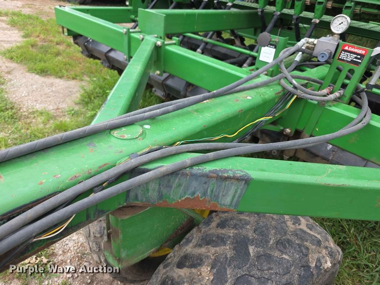 image for item EV2433 1995 John Deere 750 grain drill