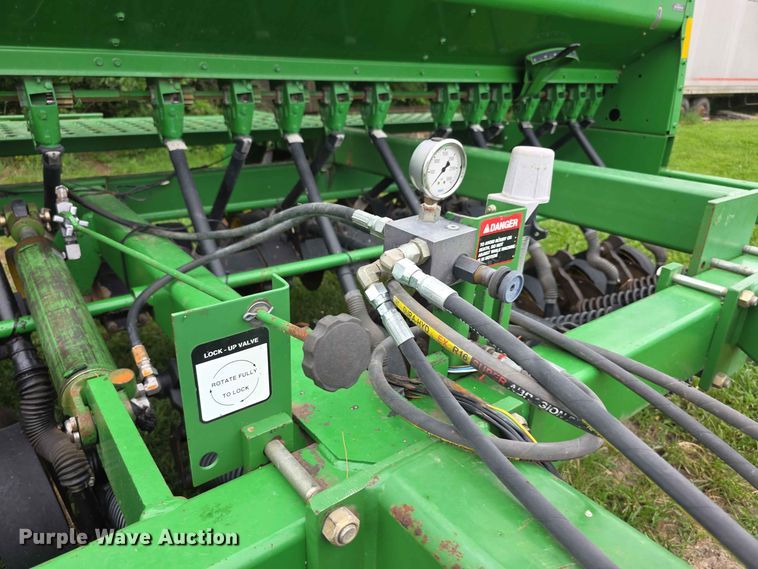 image for item EV2433 1995 John Deere 750 grain drill