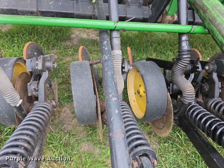 image for item EV2433 1995 John Deere 750 grain drill