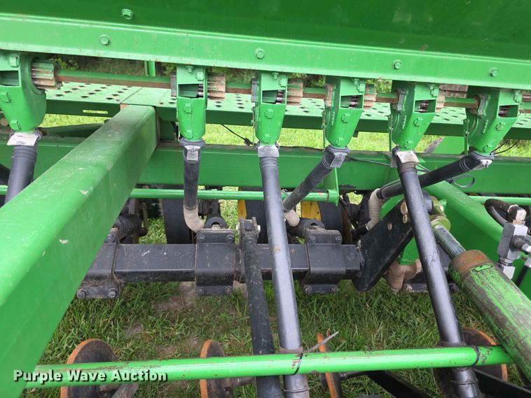 image for item EV2433 1995 John Deere 750 grain drill