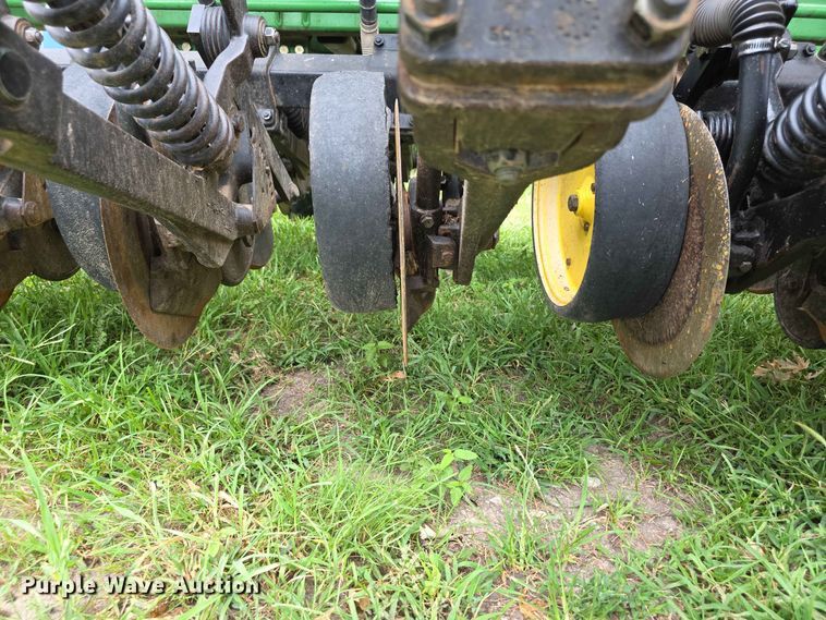 image for item EV2433 1995 John Deere 750 grain drill