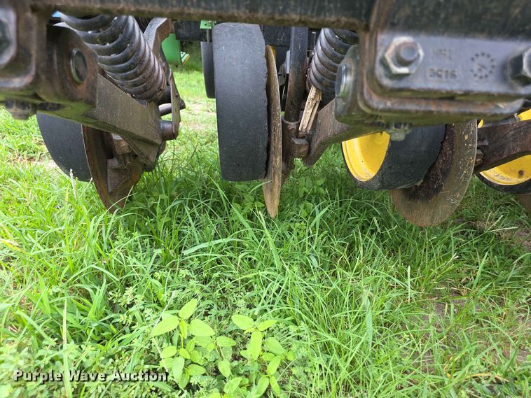 image for item EV2433 1995 John Deere 750 grain drill
