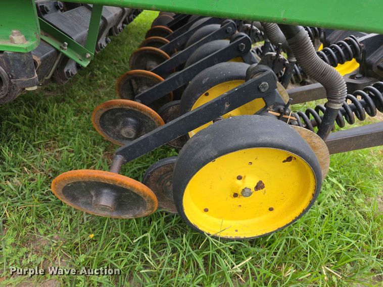 image for item EV2433 1995 John Deere 750 grain drill