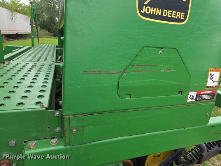 image for item EV2433 1995 John Deere 750 grain drill