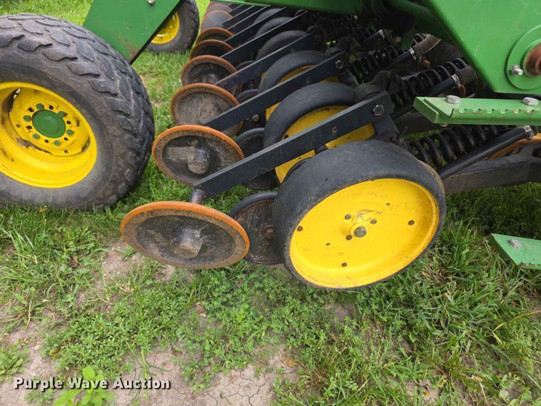 image for item EV2433 1995 John Deere 750 grain drill