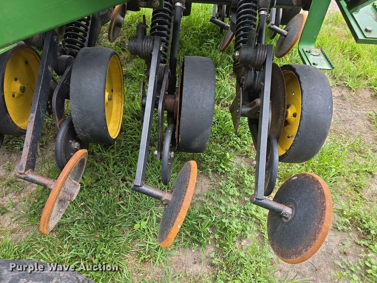 image for item EV2433 1995 John Deere 750 grain drill