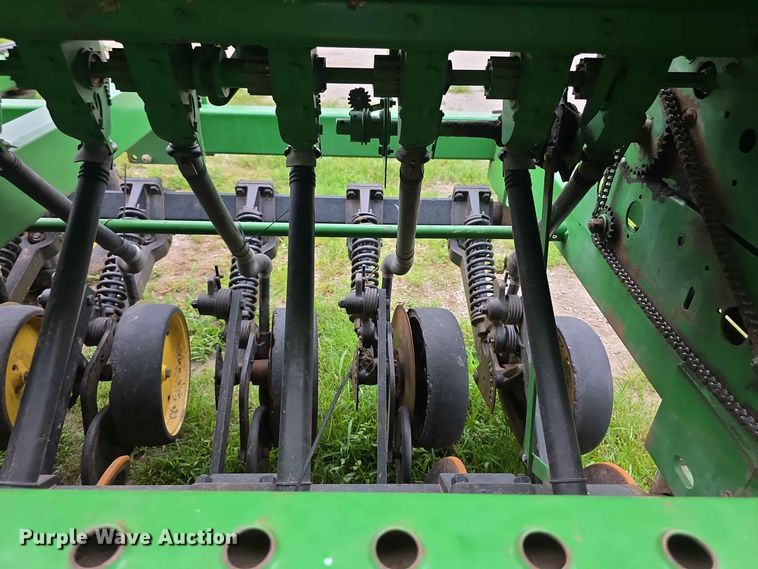 image for item EV2433 1995 John Deere 750 grain drill