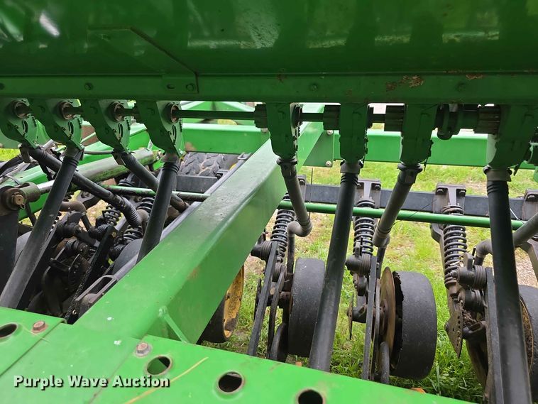 image for item EV2433 1995 John Deere 750 grain drill