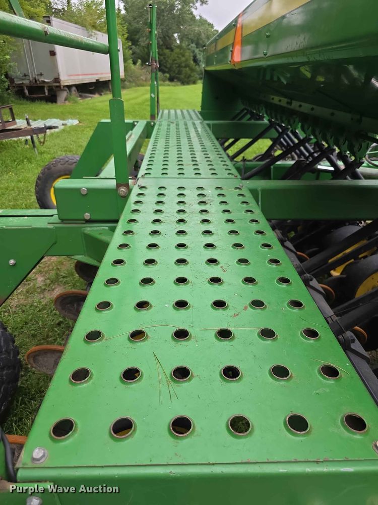 image for item EV2433 1995 John Deere 750 grain drill