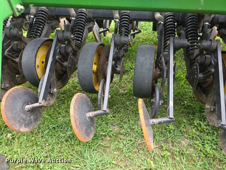 image for item EV2433 1995 John Deere 750 grain drill