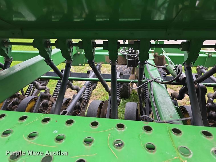 image for item EV2433 1995 John Deere 750 grain drill