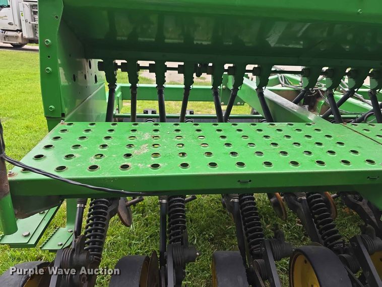 image for item EV2433 1995 John Deere 750 grain drill