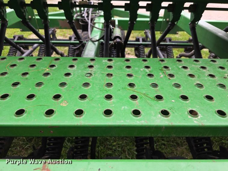 image for item EV2433 1995 John Deere 750 grain drill