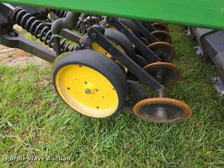 image for item EV2433 1995 John Deere 750 grain drill